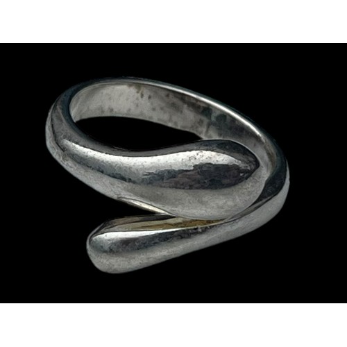 243 - A SILVER DOUBLE RING