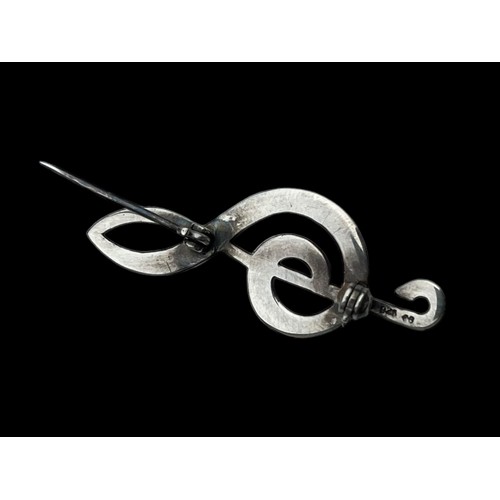 244 - A SILVER MUSIC NOTE BROOCH