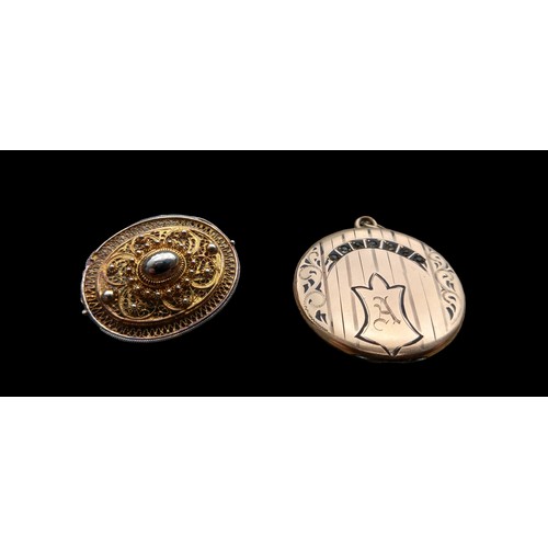 256 - A CIRCULAR LOCKET & SILVER GILT FILAGREE BROOCH