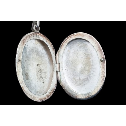 272 - AN ORNATE SILVER LOCKET ON A SILVER CHAIN