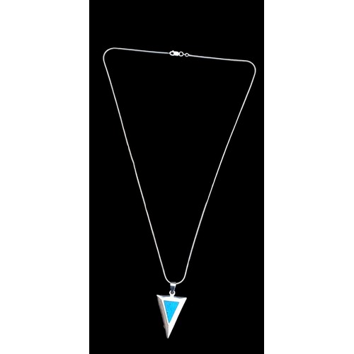 283 - A TRIANGULAR SILVER & TURQOIUSE PENDANT ON A SILVER SNAKE CHAIN