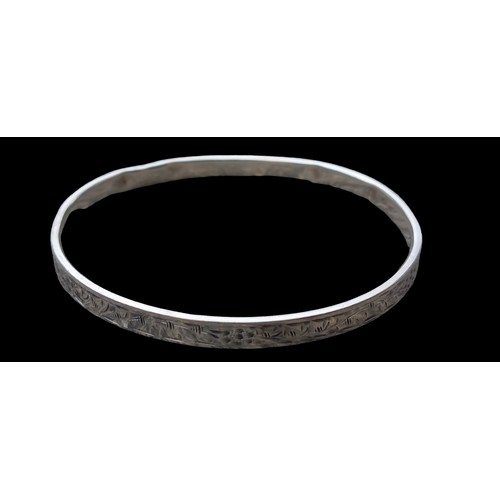 286 - AN ORANTE FULLY HALLMARKED CHESTER SILVER BANGLE