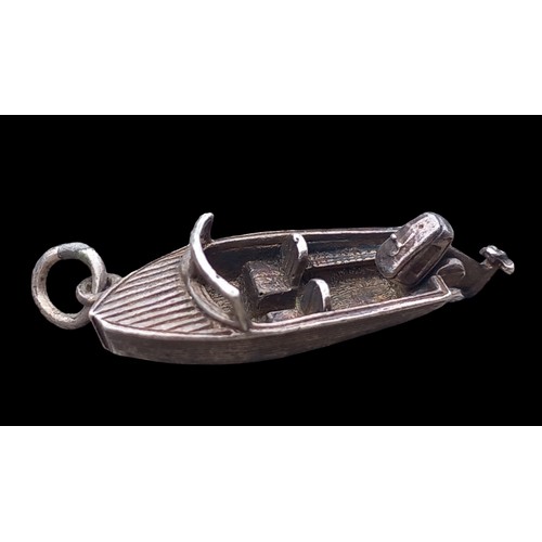 291 - A SILVER SPEED BOAT CHARM/PENDANT