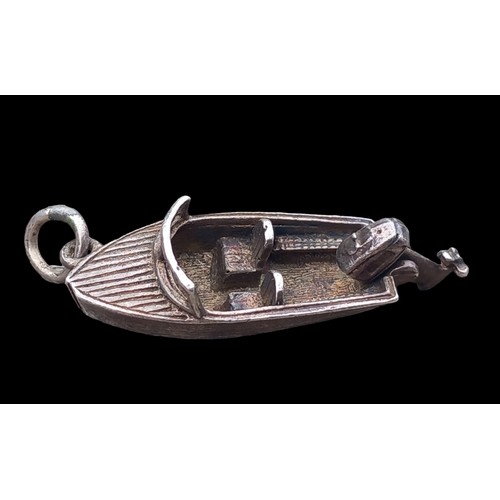 291 - A SILVER SPEED BOAT CHARM/PENDANT