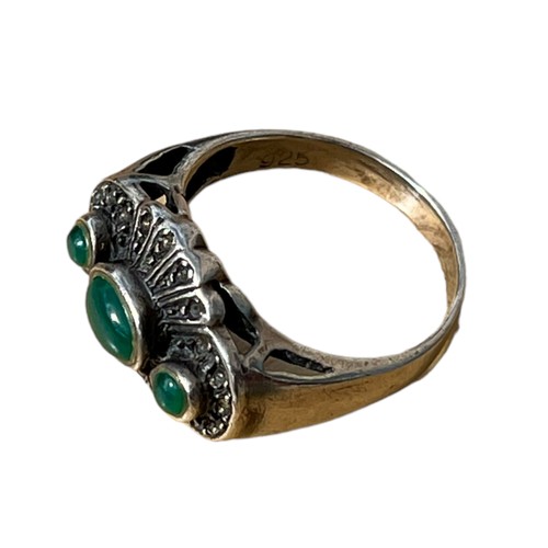 292 - A SILVER MARCASITE AND JADE RING SIZE Q