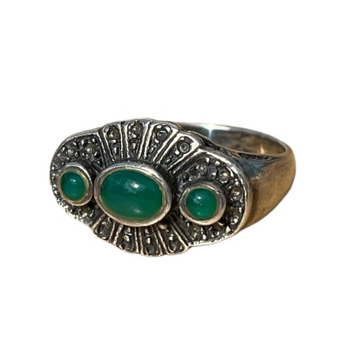 292 - A SILVER MARCASITE AND JADE RING SIZE Q