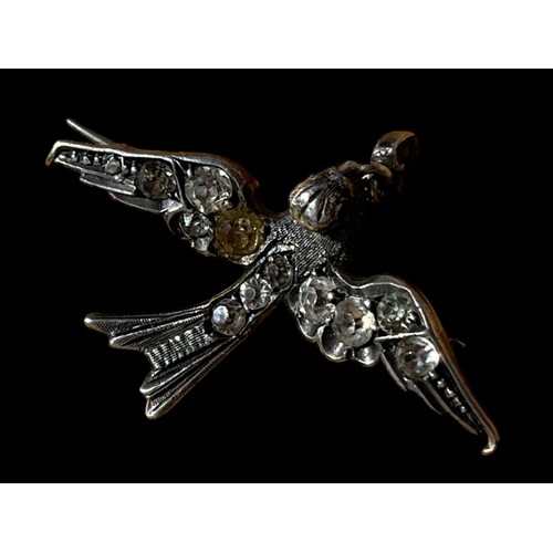 303 - A SILVER LOVE BIRD BROOCH SET WITH WHITE SAPPHIRE AND RUBY