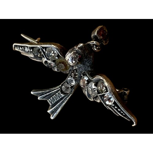 303 - A SILVER LOVE BIRD BROOCH SET WITH WHITE SAPPHIRE AND RUBY