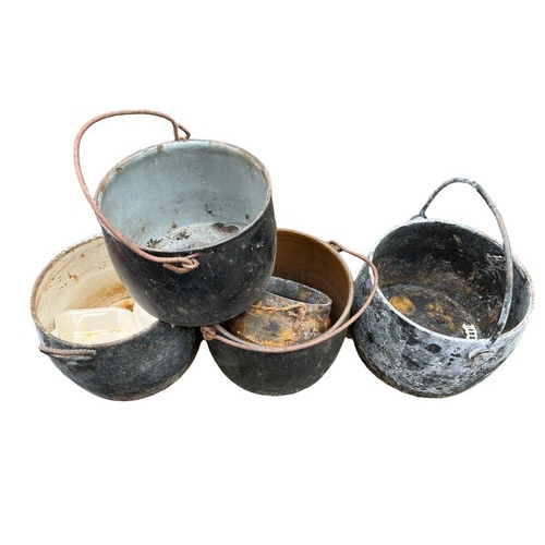 340 - AN ASSORTMENT OF BLACK POTS