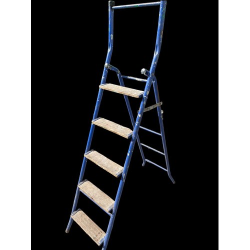 346 - PAINTERS STEP LADDER