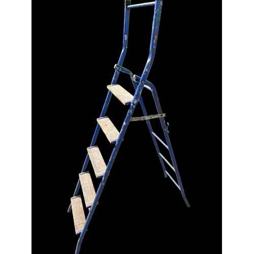 346 - PAINTERS STEP LADDER