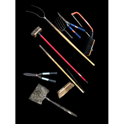 347 - AN ASSORTMENT OF TOOLS EG HEDGE CLIPPERS ,SAW ,FORK, BRUSHES ETC