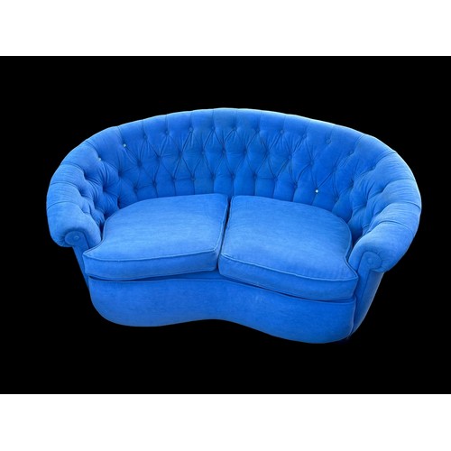 383 - A SKY BLUE DEEP BUTTON CURVED 3 PIECE SUITE WITH 2 MATCHING POUFFE