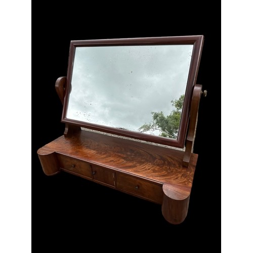 390 - A GEORGIAN DRESSING MIRROR WITH 2 DRAWERS AND MIDDLE COMPARTMENT