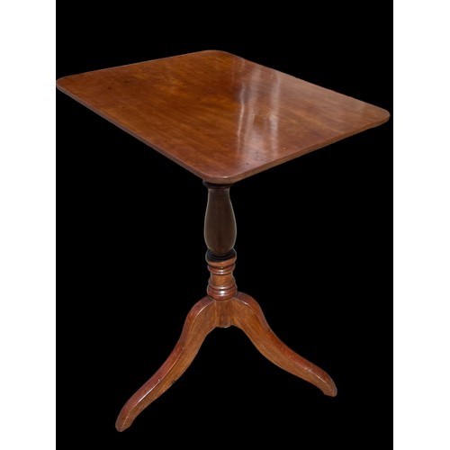 392 - A VICTORIAN RETANGULAR SIDE TABLE ON A TRIPOD BASE **