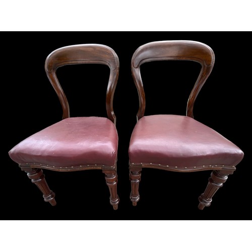 399 - A PAIR OF QUALITY BALLOON BACK CHAIRS FINISHED IN QUALITY LEATHER