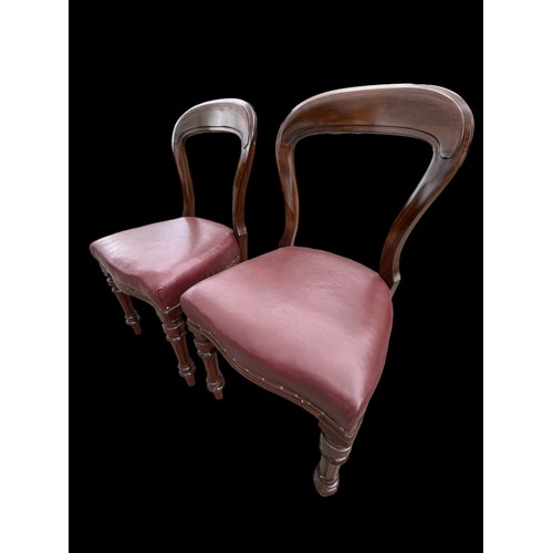 399 - A PAIR OF QUALITY BALLOON BACK CHAIRS FINISHED IN QUALITY LEATHER