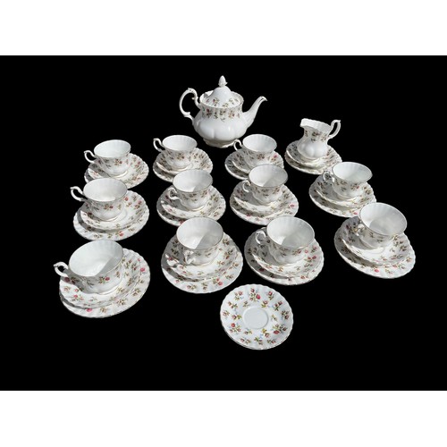 425 - A 39 PIECE SERVICE TO INCLUDE TEAPOT OF WINSOME PATTERN CHINA BY  ROYAL ALBERT