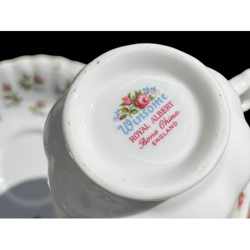 425 - A 39 PIECE SERVICE TO INCLUDE TEAPOT OF WINSOME PATTERN CHINA BY  ROYAL ALBERT