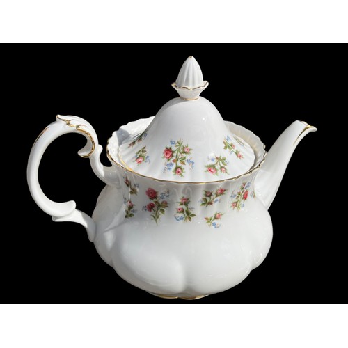 425 - A 39 PIECE SERVICE TO INCLUDE TEAPOT OF WINSOME PATTERN CHINA BY  ROYAL ALBERT