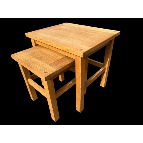 428 - AN OAK NEST OF 2 TABLES