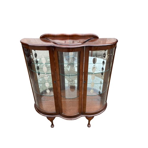 437 - A BEAUTIFUL DOUBLE BOWED DOOR AND CENTRE BOWED PANEL CHINA /DISPLAY CABINET **