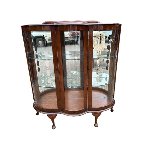 437 - A BEAUTIFUL DOUBLE BOWED DOOR AND CENTRE BOWED PANEL CHINA /DISPLAY CABINET **