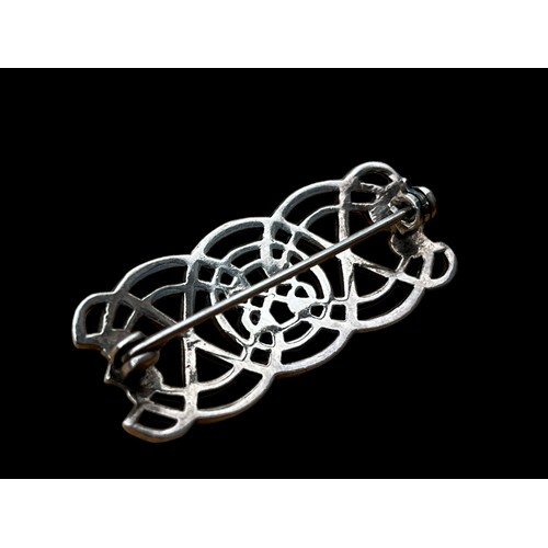 252 - A QUALITY CELTIC SILVER BROOCH