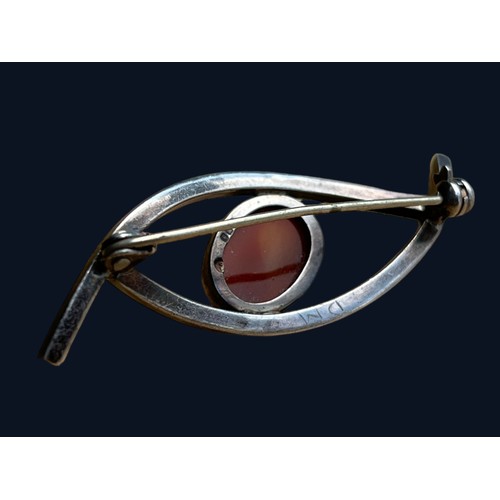 525 - A SILVER BROOCH SET WITH A CORNELIAN STONE