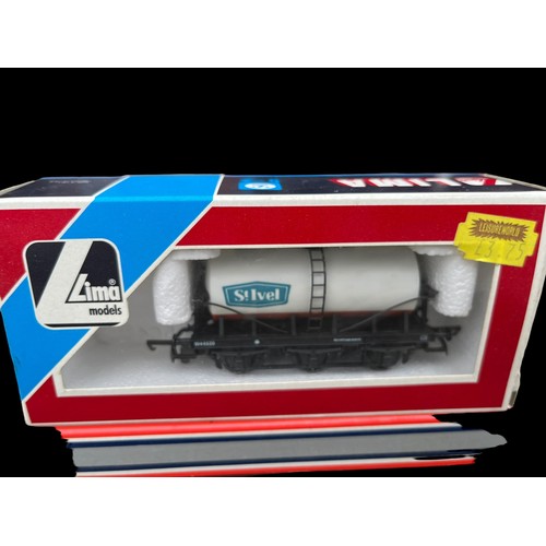 530 - A LIMA MODEL OO GUAGE TRAIN  AND TANKER TRAILER