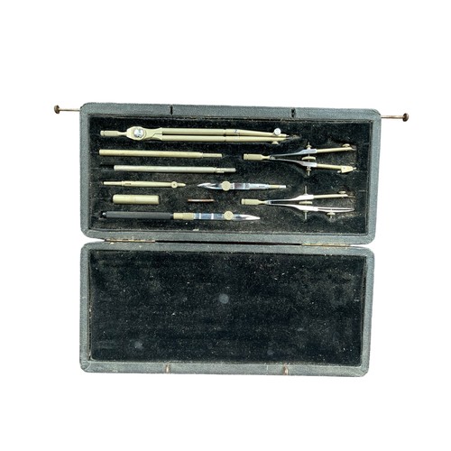 538 - LEE GUINNESS N.IRELAND TECHNICAL DRAWING SET IN FITTED BOX