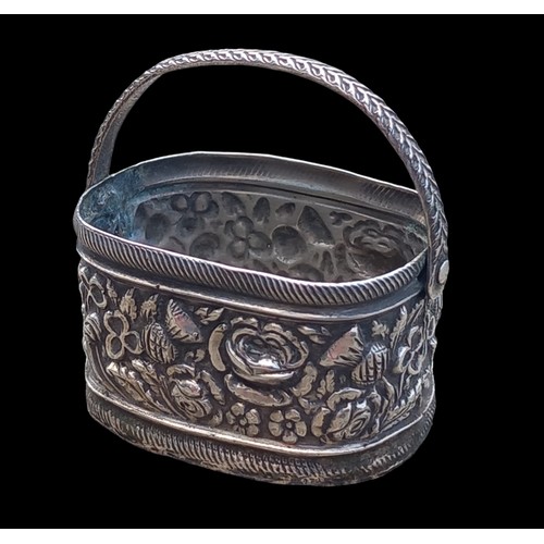 555 - AN ORNATE MINIATURE SILVER BASKET