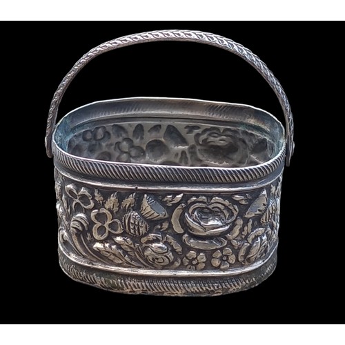 555 - AN ORNATE MINIATURE SILVER BASKET