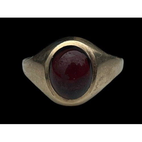 557 - A 9ct GOLD CUBION GARNET RING