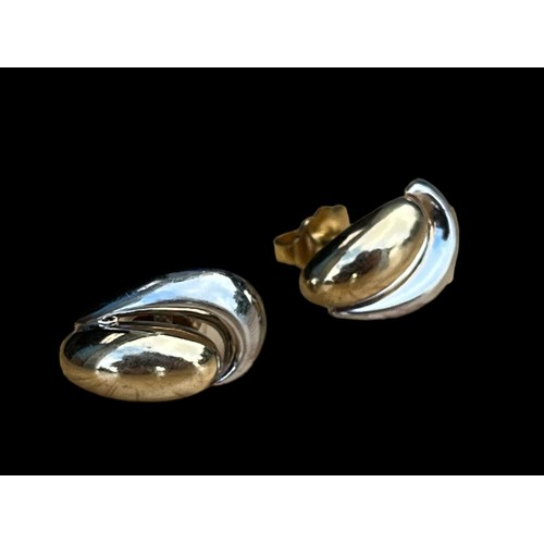 560 - 9ct WHITE & YELLOW GOLD EARRINGS IN OVAL SHAPE 1.47grm