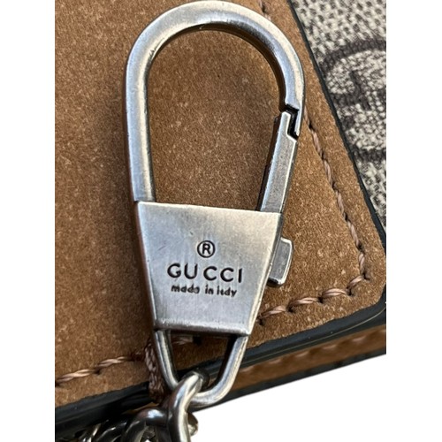 565 - A GENUINE GUCCI LEATHER PURSE