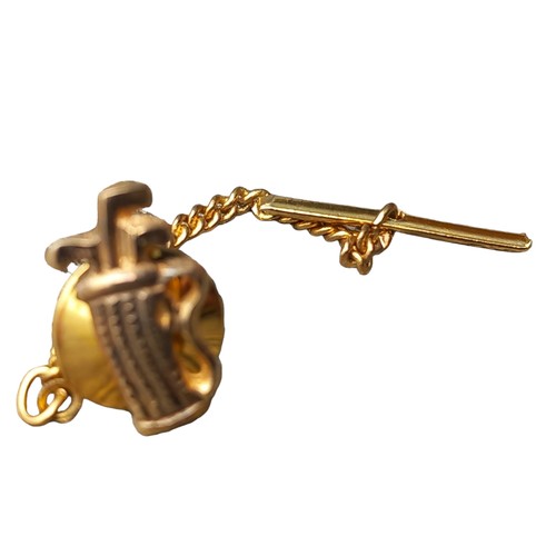 571 - A 9CT GOLD GOLFING TIE PIN