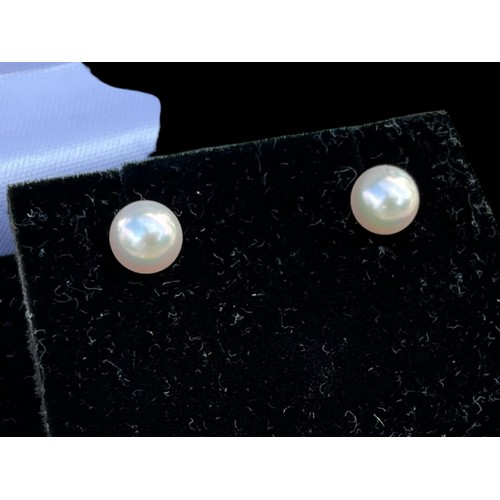 572 - A PAIR OF 9ct GOLD GOOD  QUALITY EARRINGS  (BOXED)