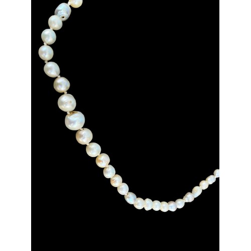 576 - A PEARL NECKLACE 32