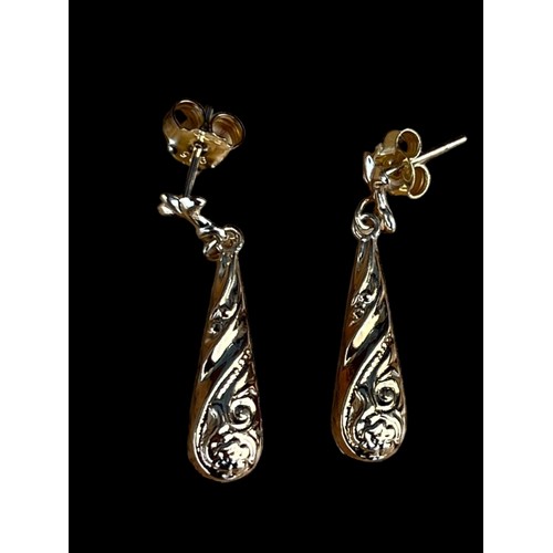 587 - A PAIR OF HALLOW PATTERNED BALLOON DROP EARRINGS IN 9ct GOLD