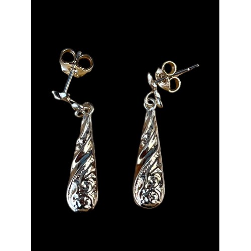 587 - A PAIR OF HALLOW PATTERNED BALLOON DROP EARRINGS IN 9ct GOLD