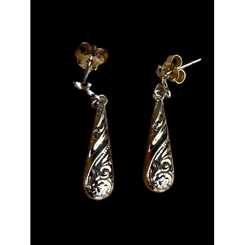 587 - A PAIR OF HALLOW PATTERNED BALLOON DROP EARRINGS IN 9ct GOLD