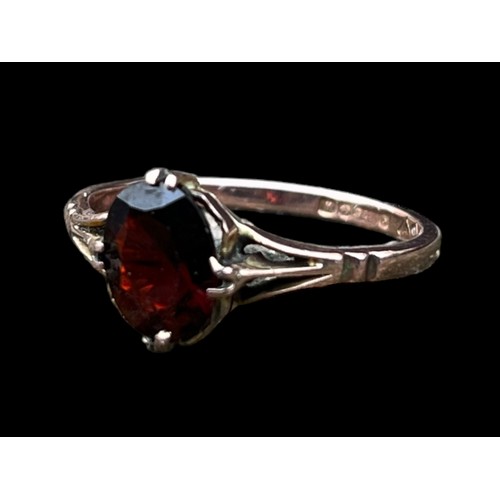 590 - A 9ct GOLD GARNET SET RING