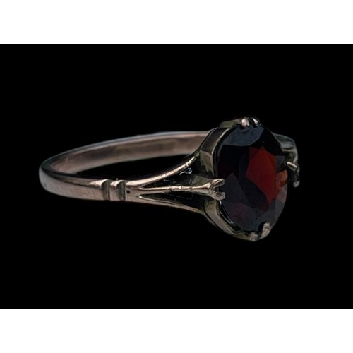 590 - A 9ct GOLD GARNET SET RING