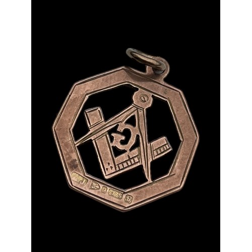 591 - A 9ct GOLD MASONIC PENDANT