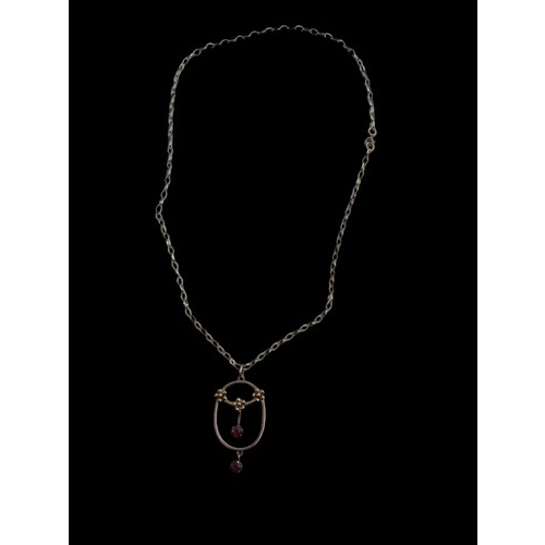 595 - A 9ct GOLD FLORAL PENDANT SET WITH RUBIES ON A 9ct LOOP LINK CHAIN