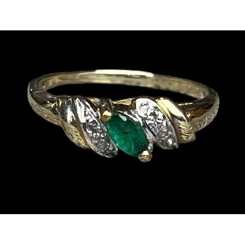 597 - A 14ct GOLD RING WITH EMERALDS AND DIAMOND CHIPS