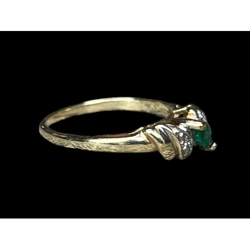 597 - A 14ct GOLD RING WITH EMERALDS AND DIAMOND CHIPS