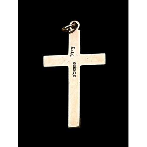 607 - A 9ct GOLD DIAMOND CUT CROSS PENDANT 1.39grm