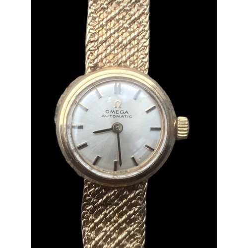 609 - A BEAUTIFUL 9CT GOLD VINTAGE AUTOMATIC OMEGA WATCH WITH A STUNNING 9CT GOLD BRACELET